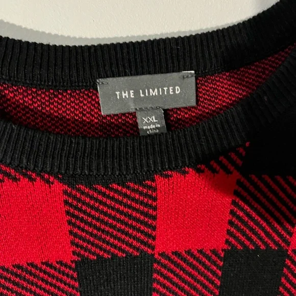 Buffalo plaid sweater, crewneck, faux shell lining at bottom. Cute for winter! - Picture 4 of 5